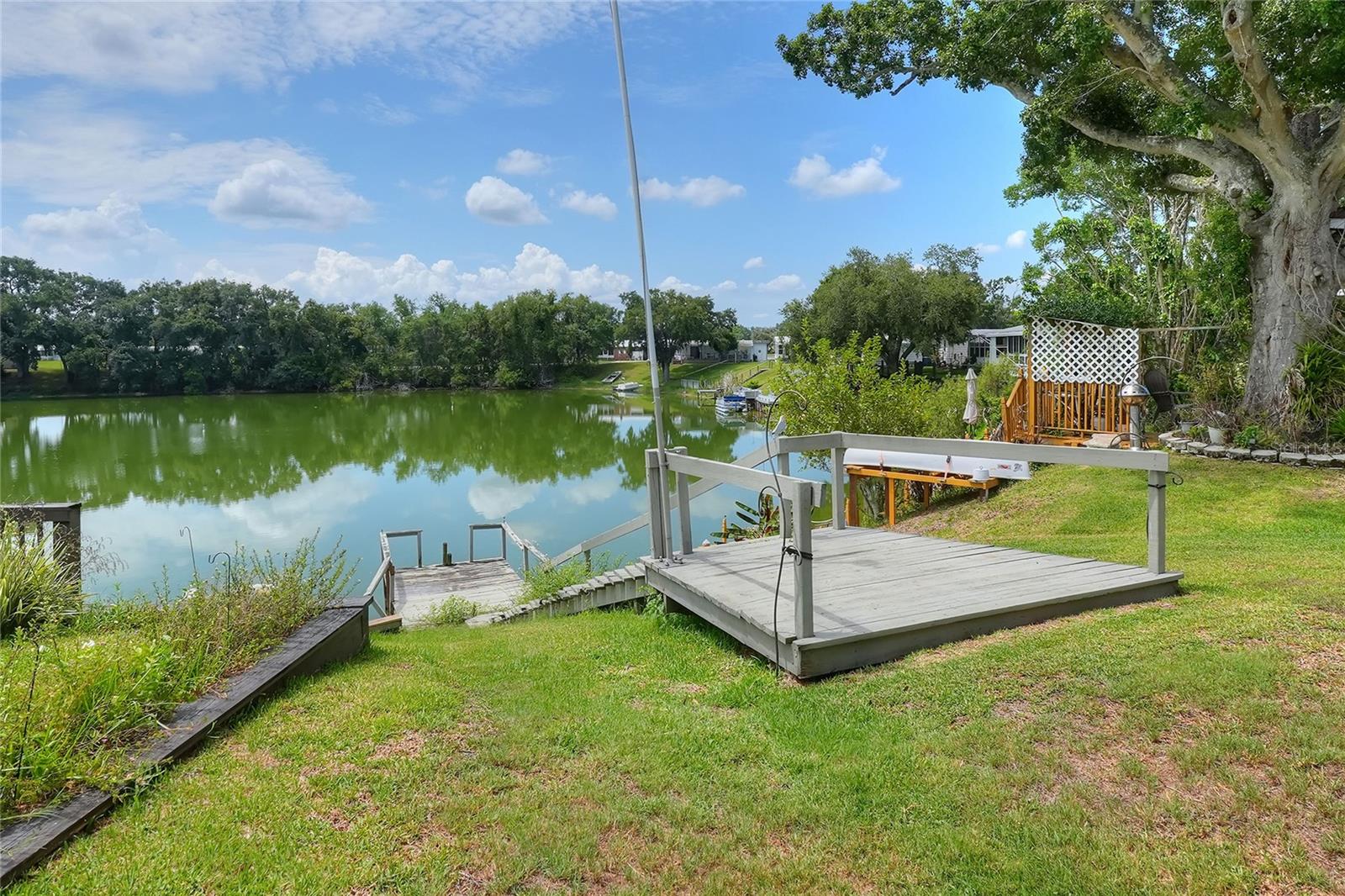FLORAL LAKES - Residential