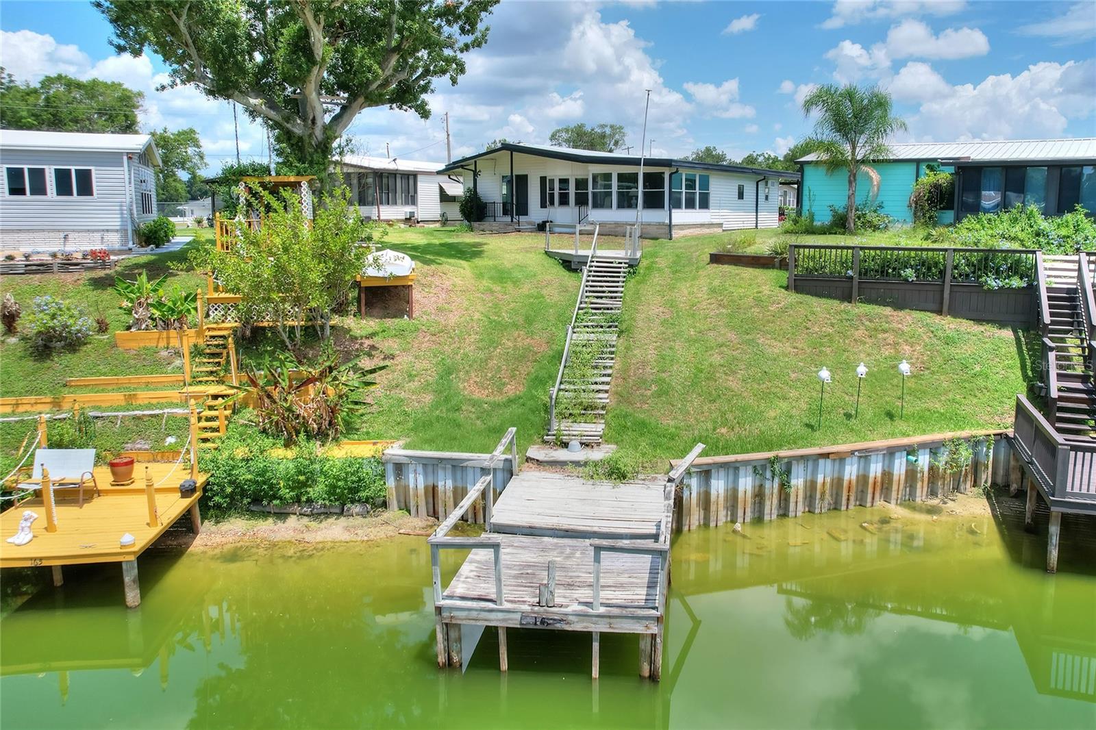 FLORAL LAKES - Residential