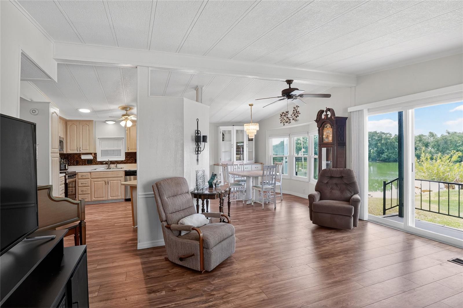 FLORAL LAKES - Residential