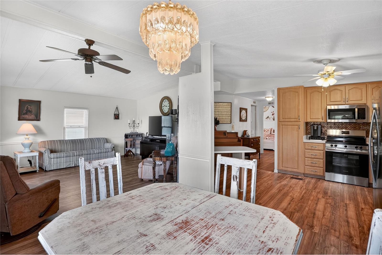 FLORAL LAKES - Residential