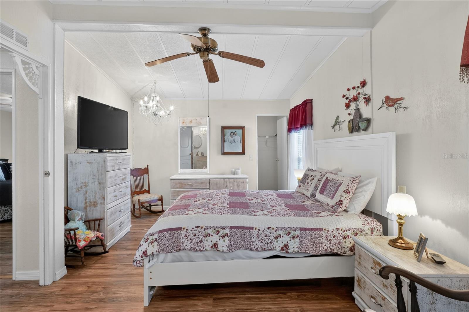 FLORAL LAKES - Residential