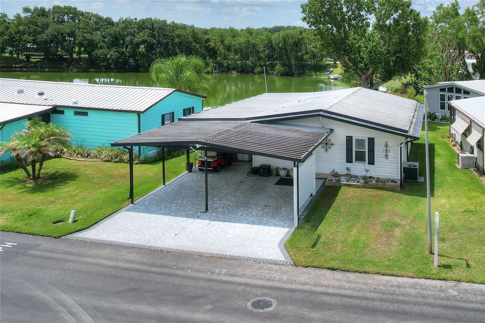 FLORAL LAKES - Residential