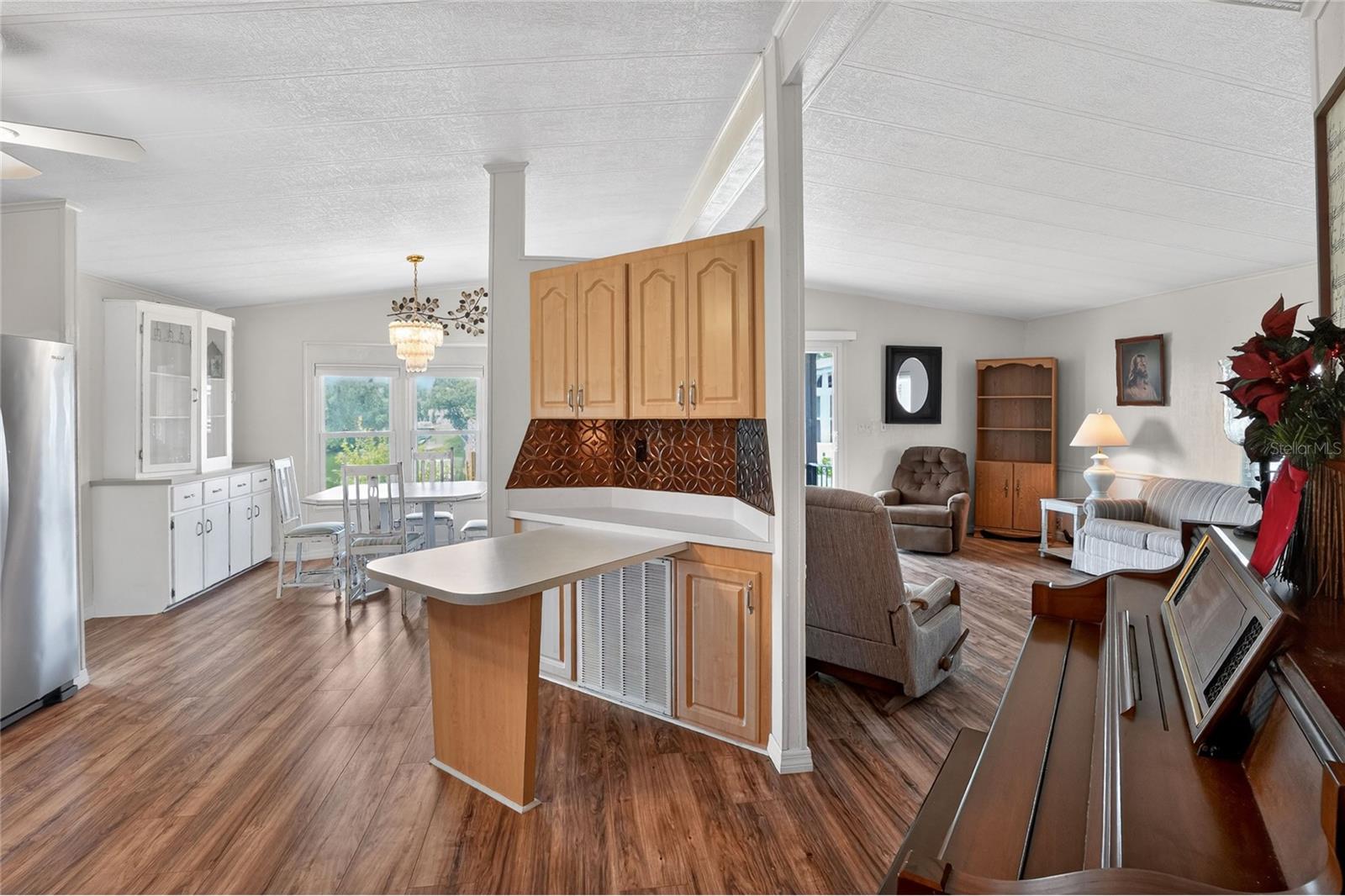 FLORAL LAKES - Residential