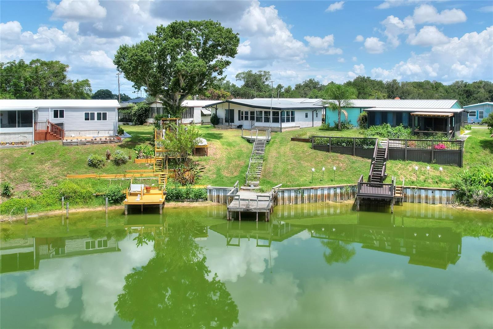 FLORAL LAKES - Residential