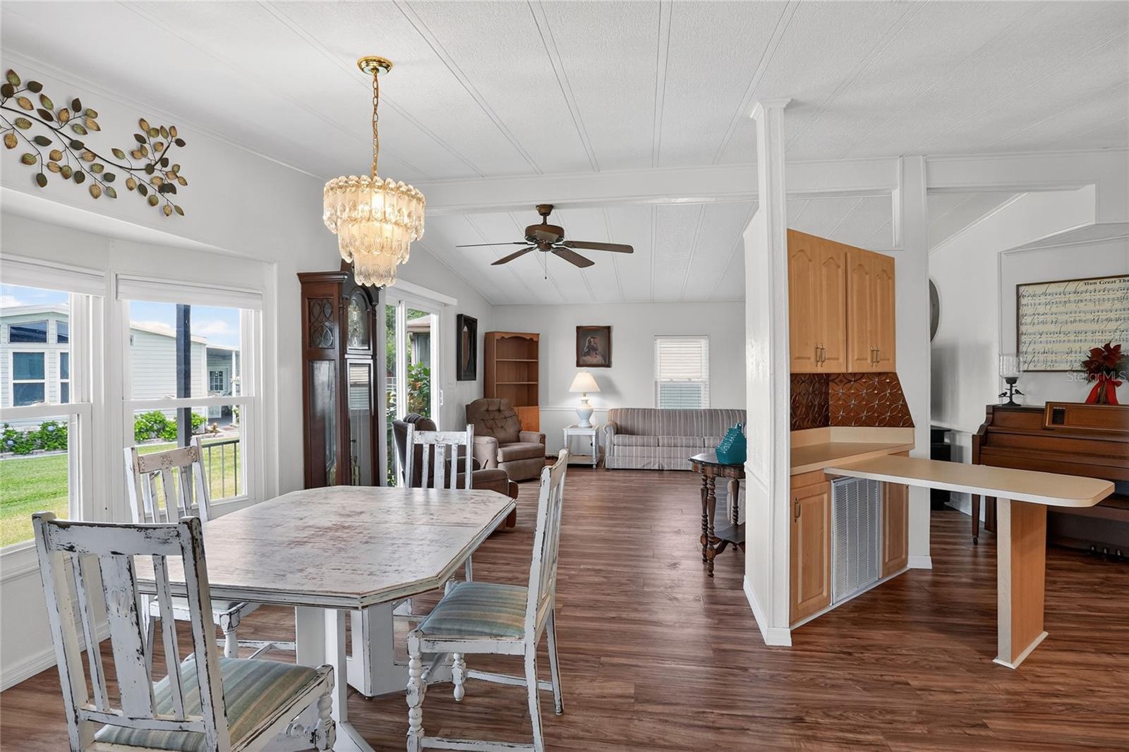 FLORAL LAKES - Residential