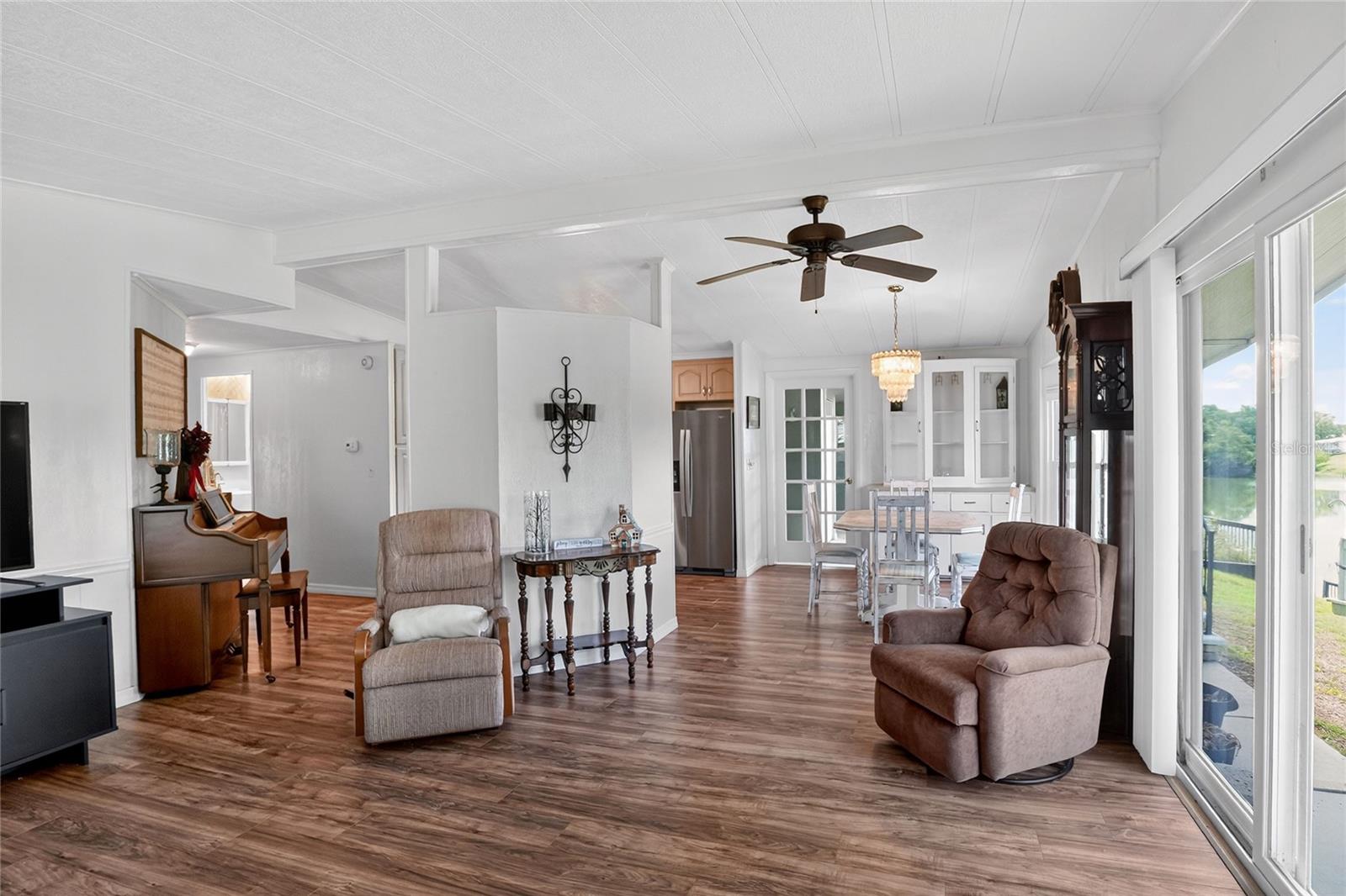 FLORAL LAKES - Residential
