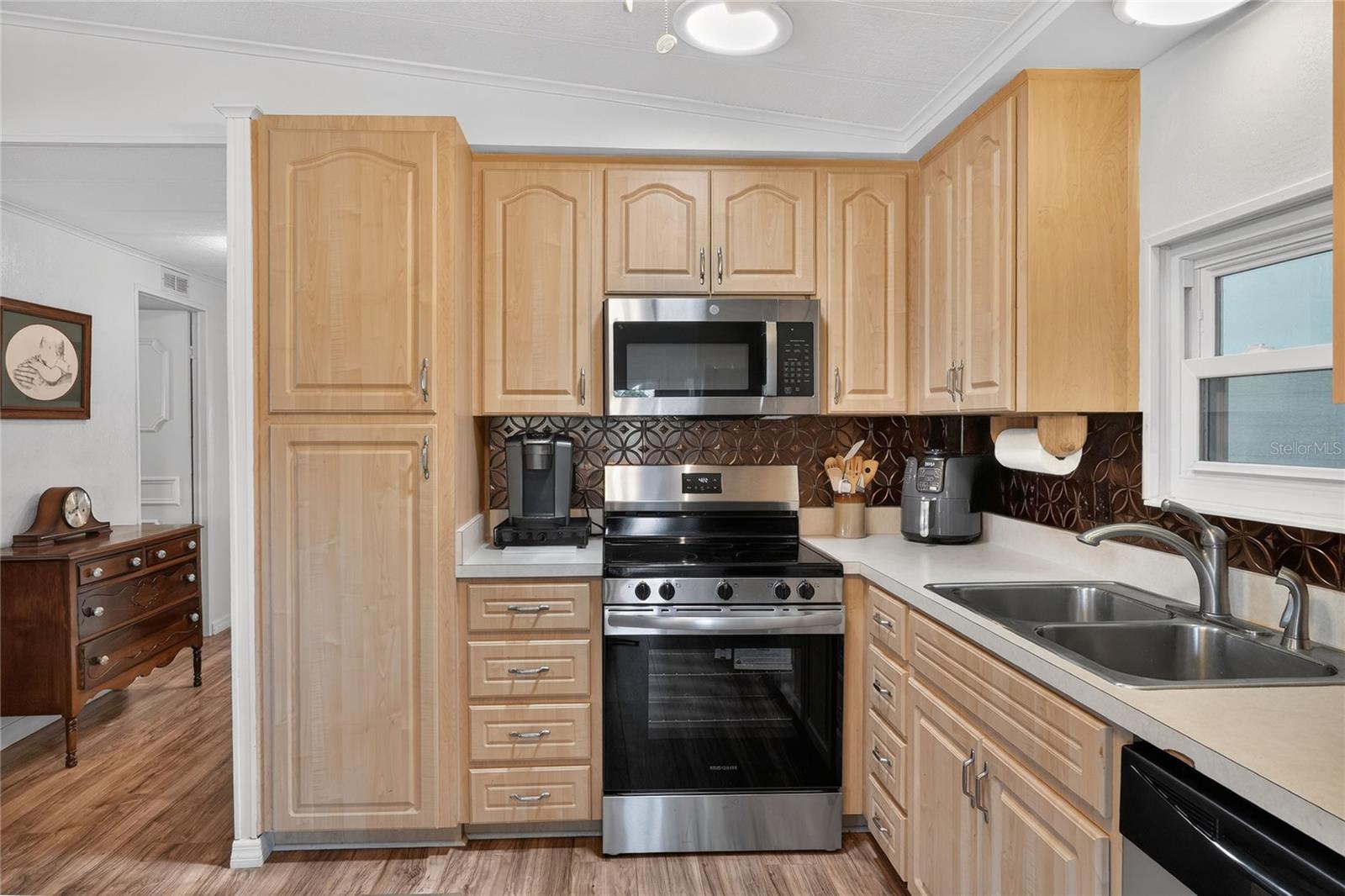 FLORAL LAKES - Residential