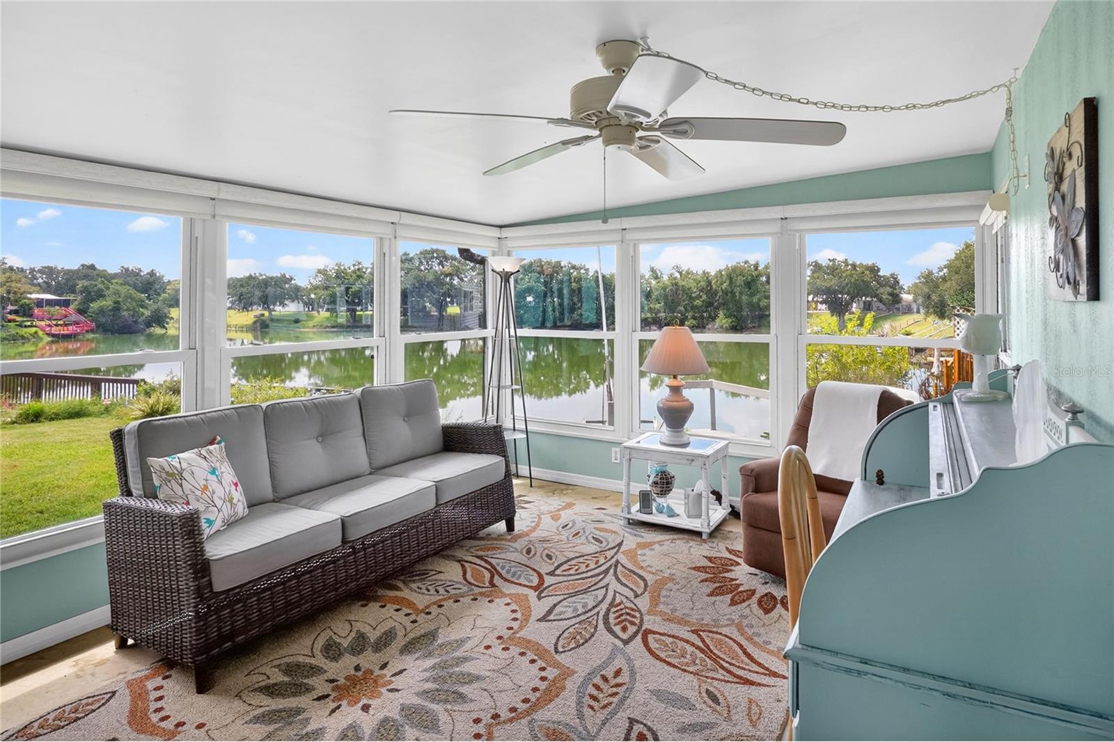 FLORAL LAKES - Residential