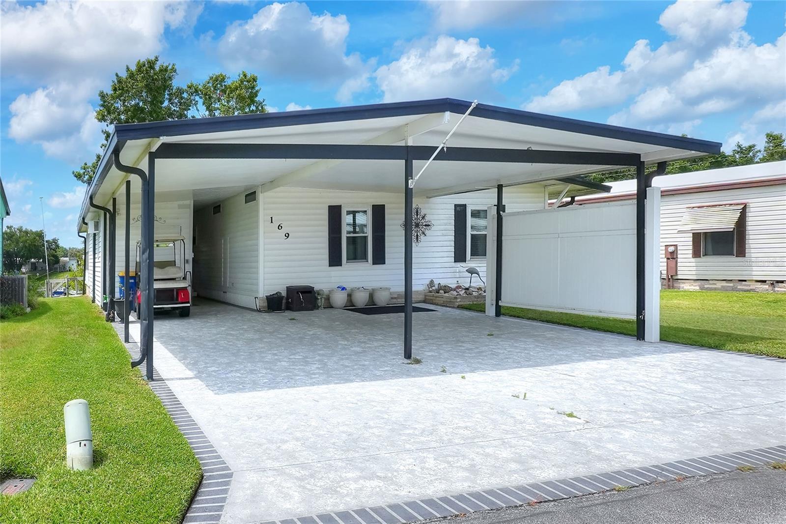 FLORAL LAKES - Residential