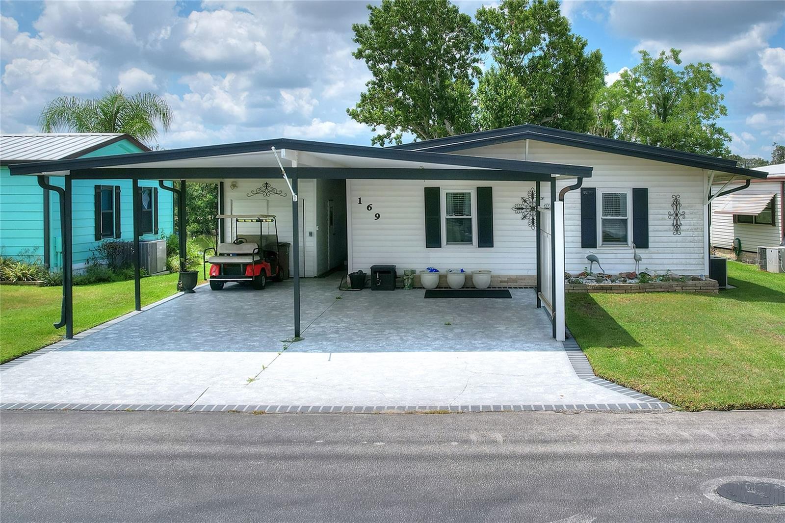 FLORAL LAKES - Residential