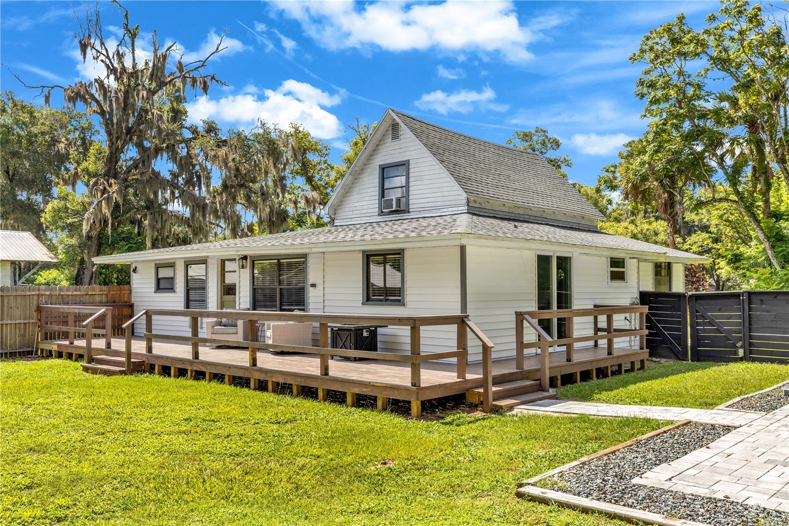 LAKE HELEN BLK 16 RESUB LTS 09 & 10 - Residential
