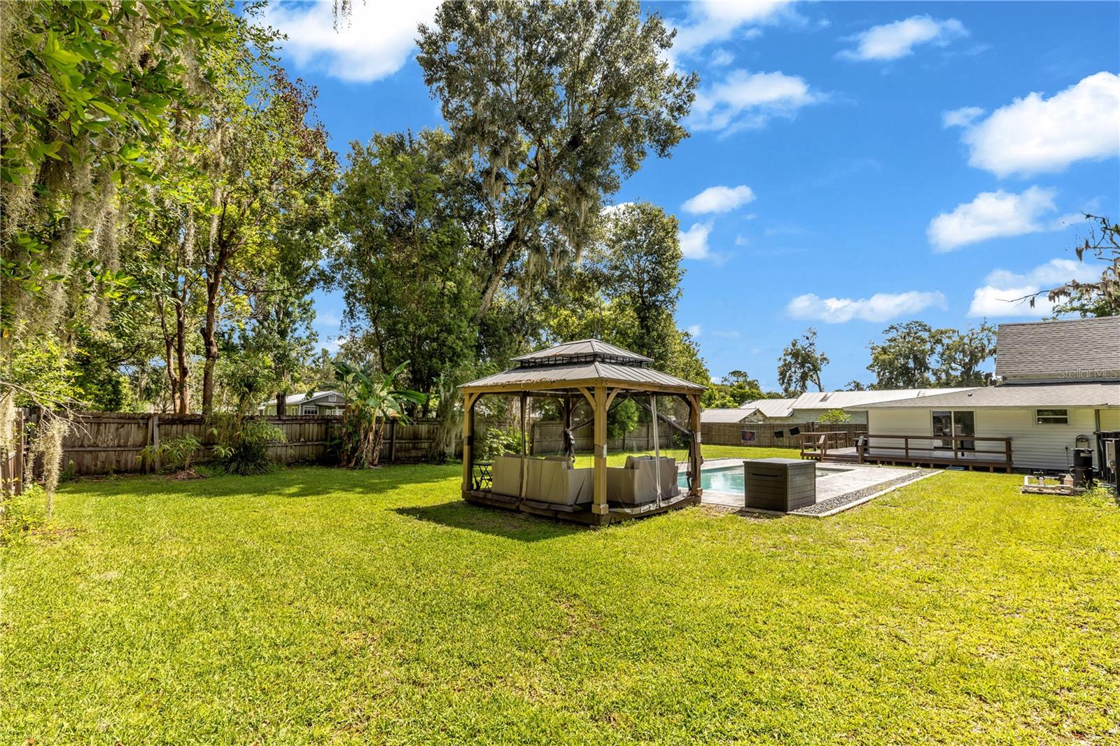 LAKE HELEN BLK 16 RESUB LTS 09 & 10 - Residential