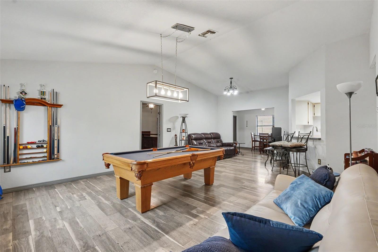 MEADOWS - Residential