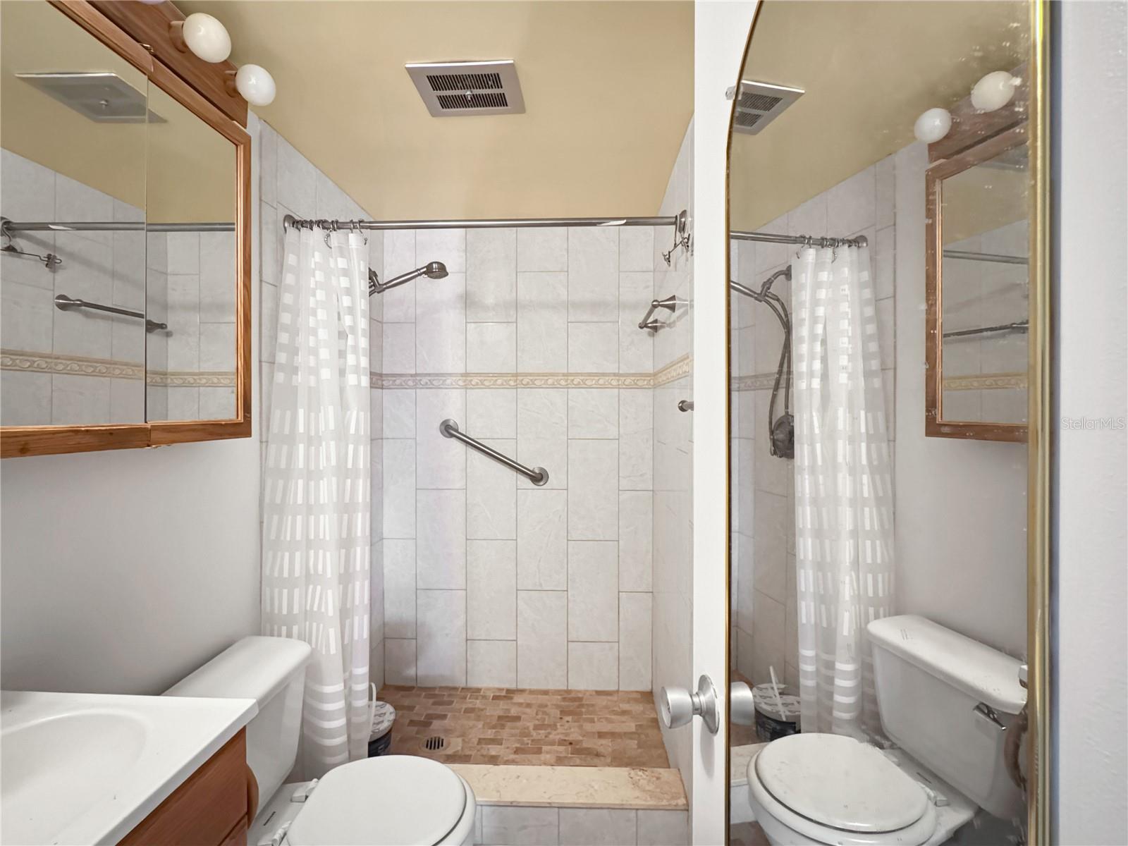 CLEARVIEW OAKS PARADISE - Residential