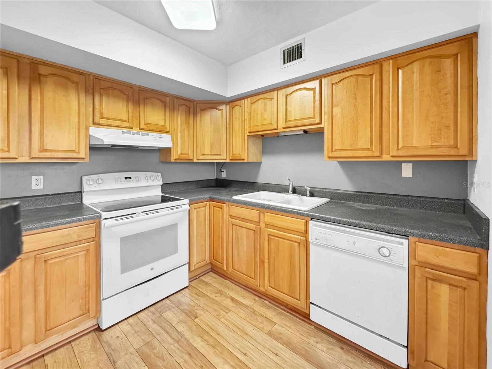 CLEARVIEW OAKS PARADISE - Residential