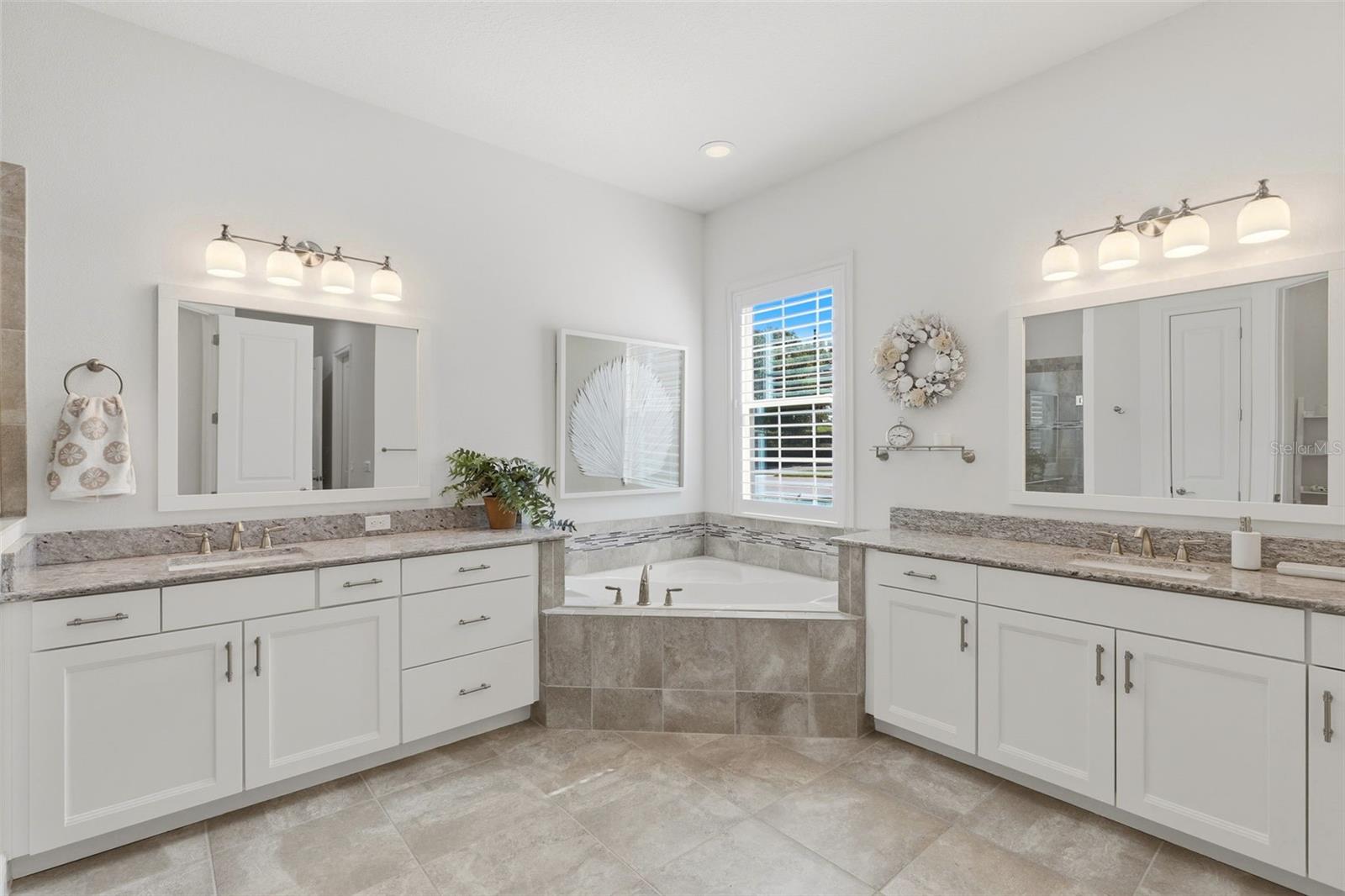 STEEPLE CHASE - Residential