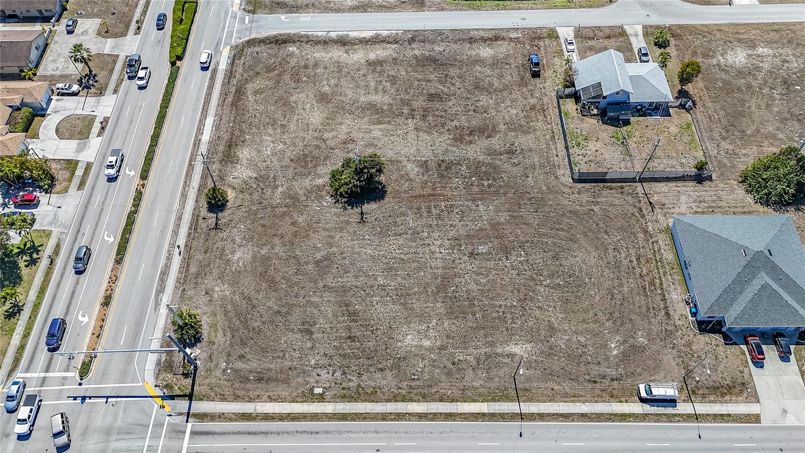 CAPE CORAL - Land