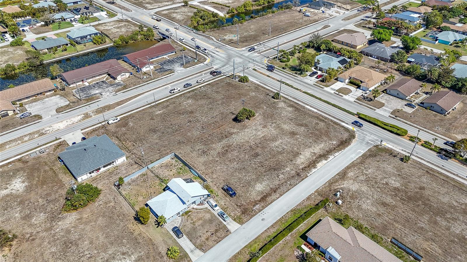 CAPE CORAL - Land