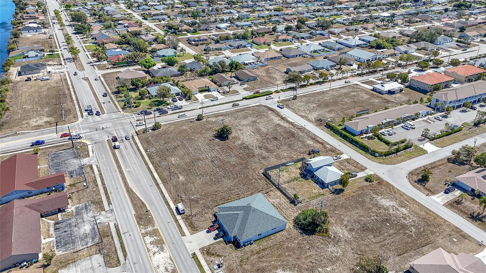 CAPE CORAL - Land