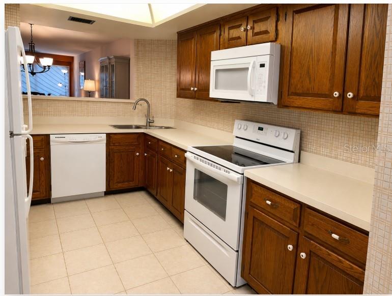 MOUNT DORA SUMMIT PLACE CONDO - Residential
