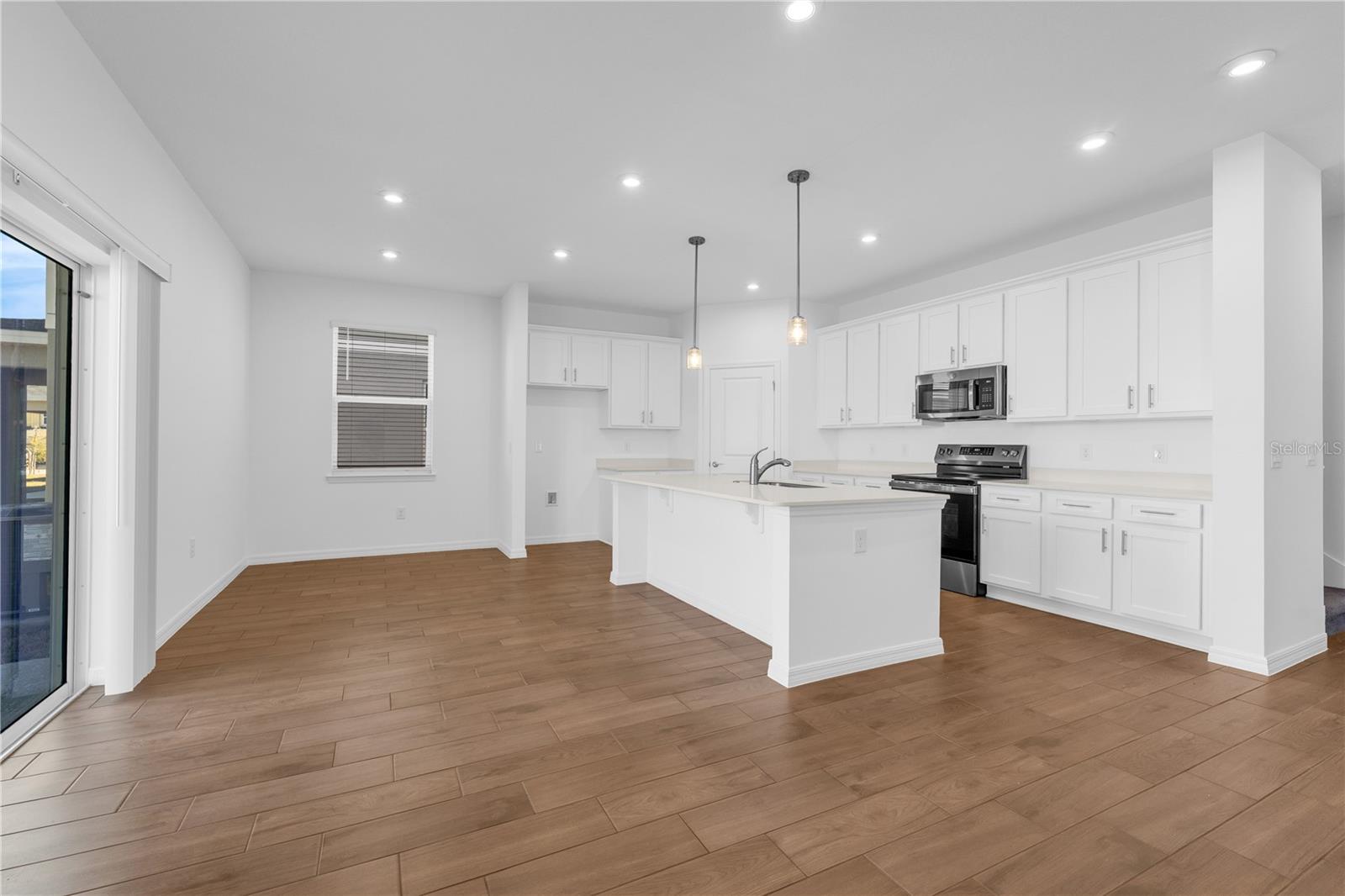 RESERVE AT COUNTRY CLUB LAKES ESTATES - Residential