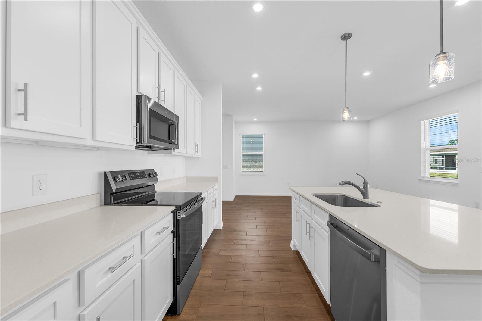 RESERVE AT COUNTRY CLUB LAKES ESTATES - Residential