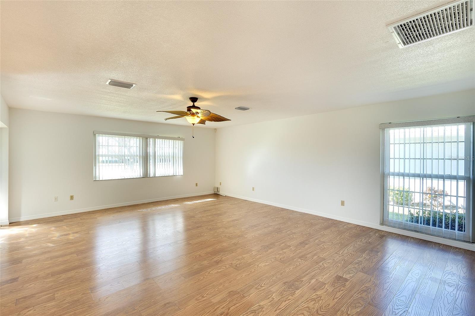 VILLAGE GREEN OF BRADENTON SEC 6 - Residential