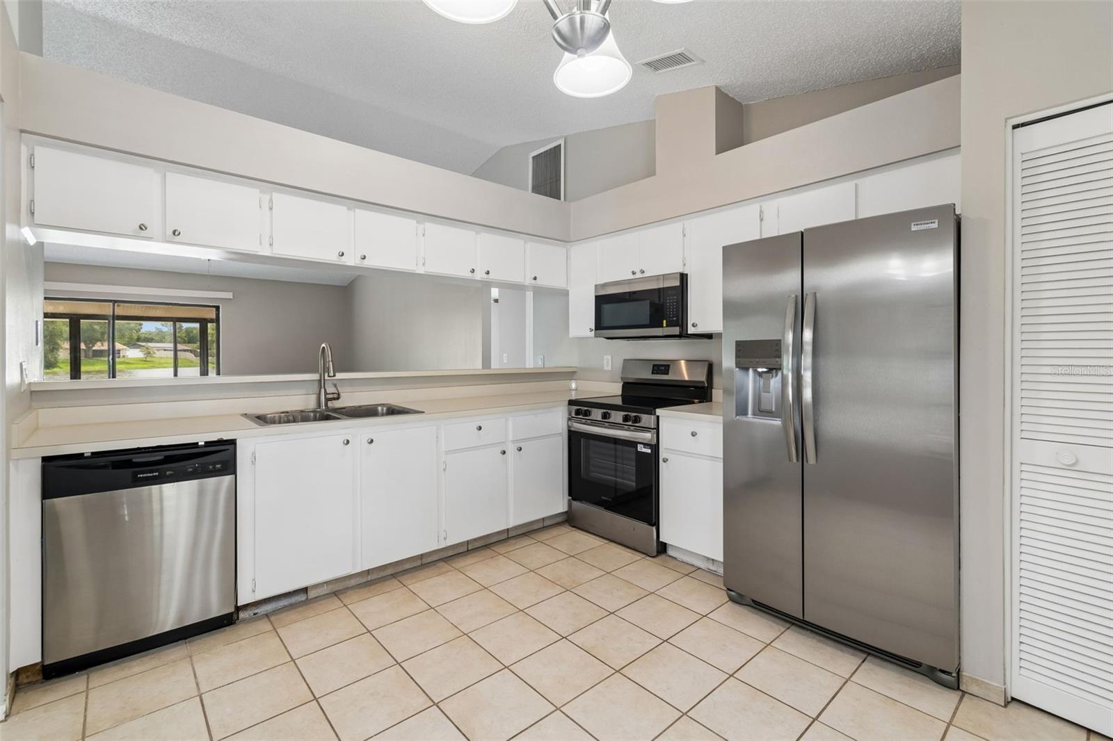 SUMMERFIELD VILLAGE I TR 27 - Residential
