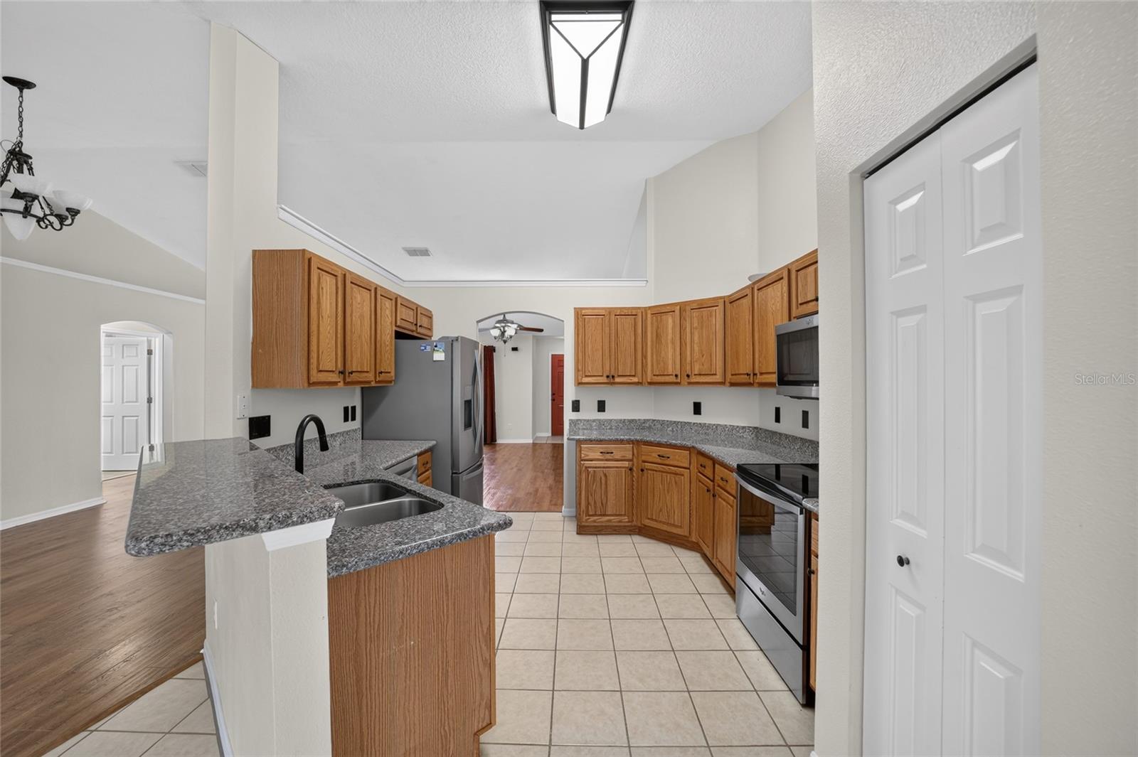OCALA WATERWAY ESTATE - Residential Lease