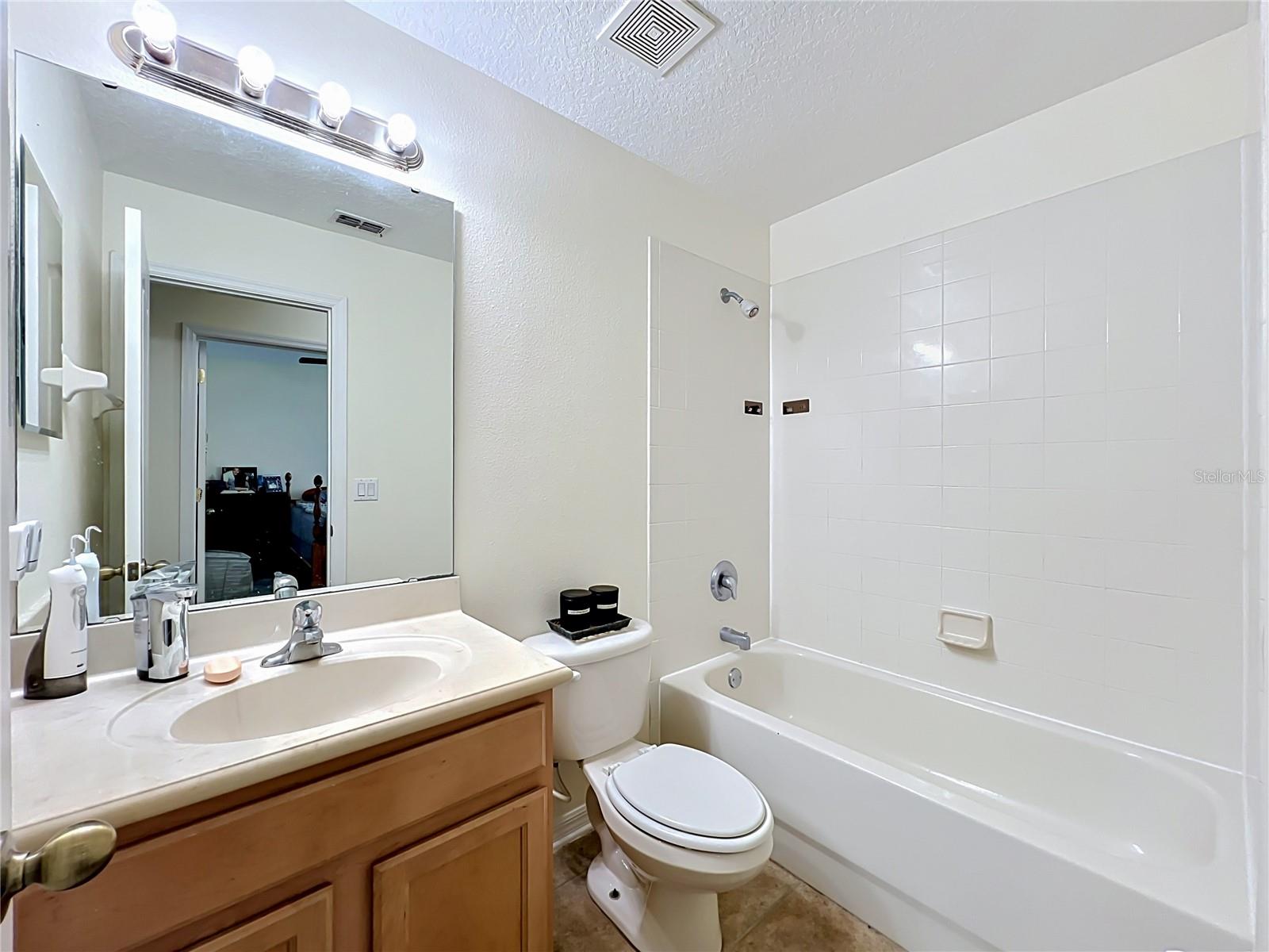 PROVENANCE - Residential Lease