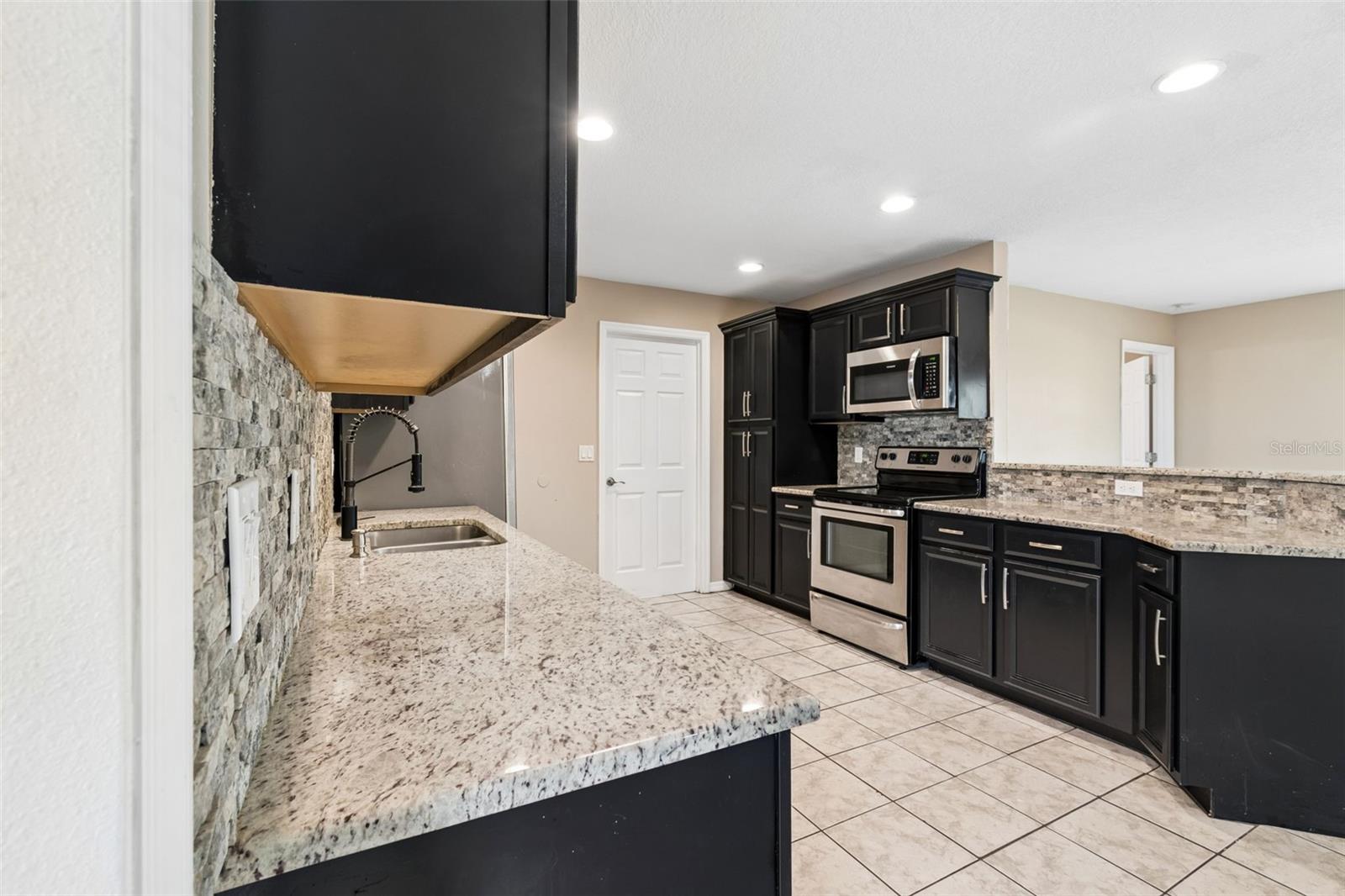 DE SOTO LAKES - Residential