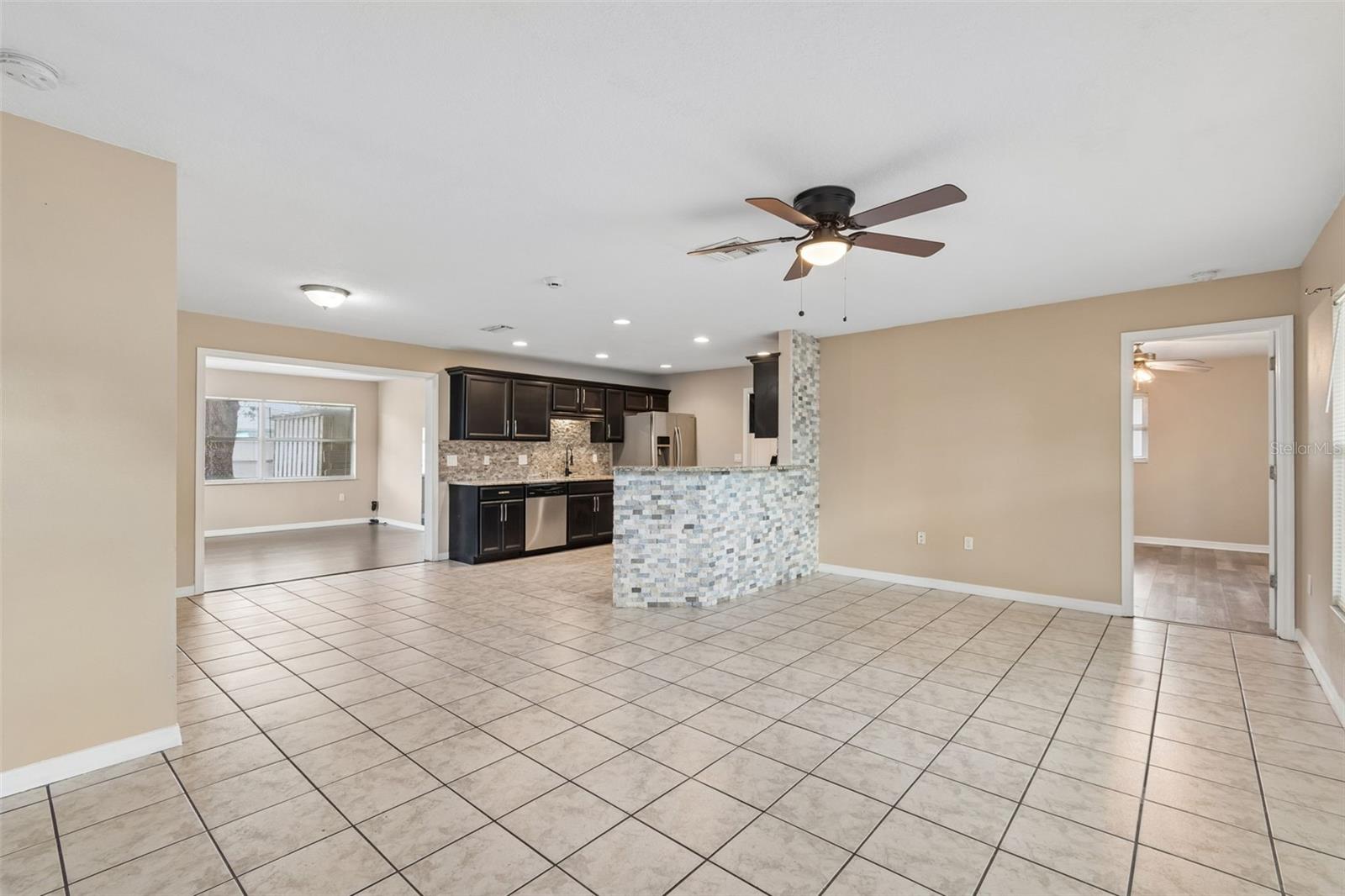 DE SOTO LAKES - Residential