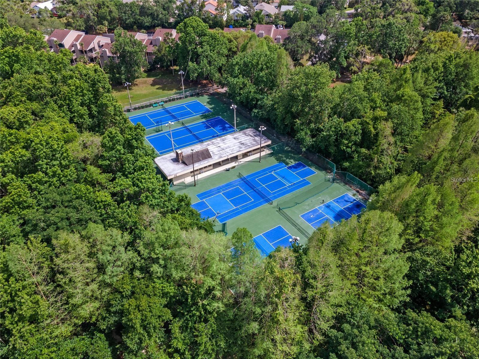 FAIRWAY VILLAS - Residential