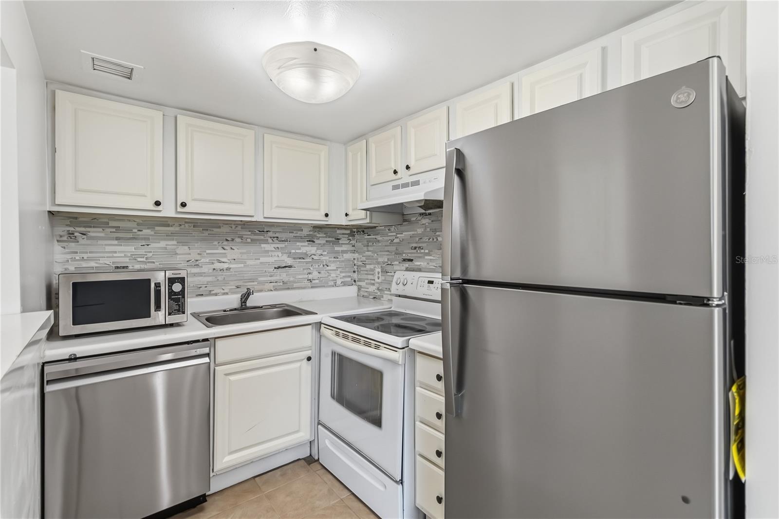 WINDMILL POINT CONDO - Residential Lease