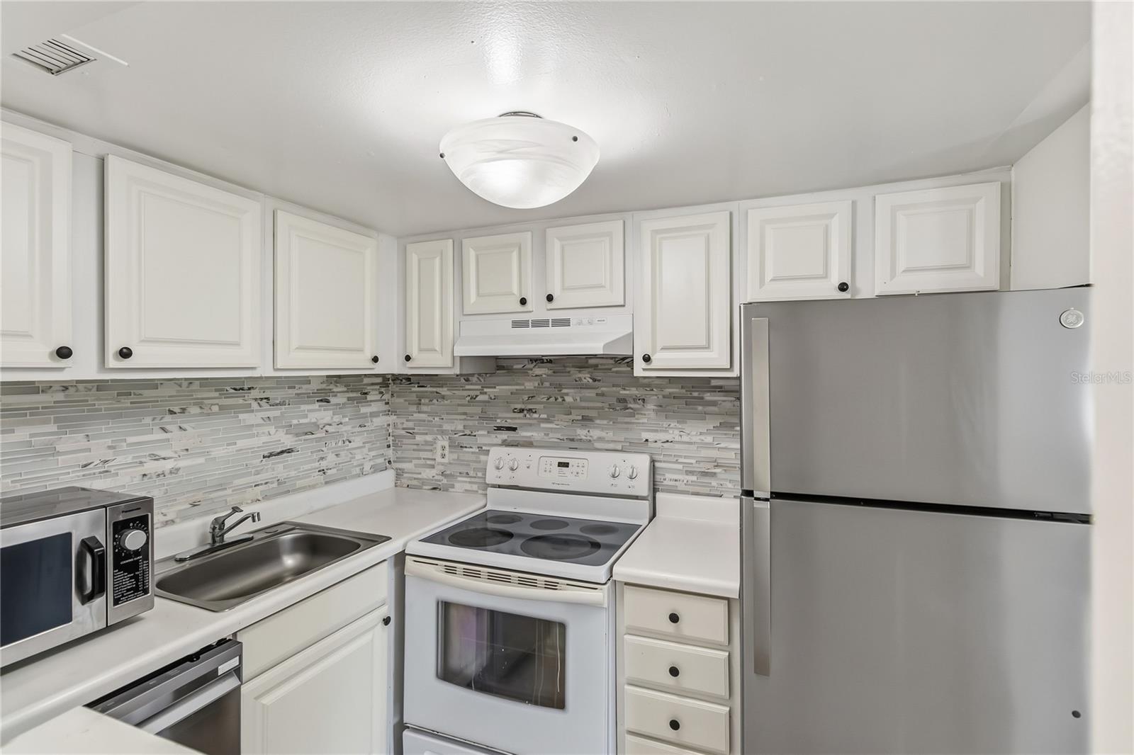 WINDMILL POINT CONDO - Residential Lease