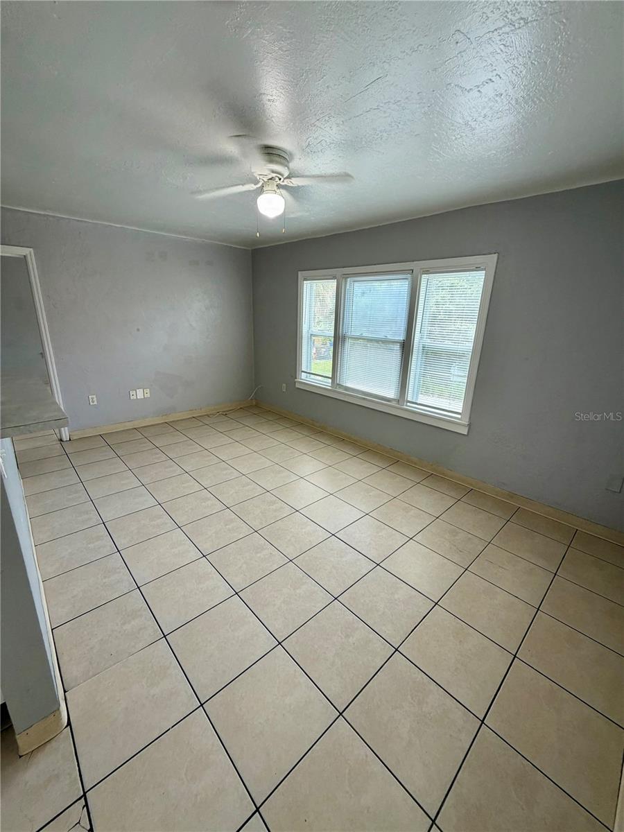 DISTRICT FLA CORP SUB 1 - Residential Lease