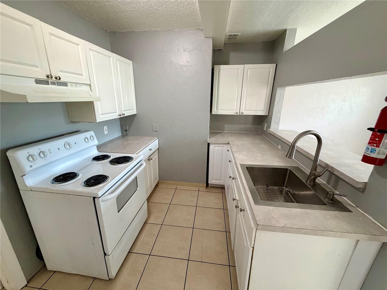 DISTRICT FLA CORP SUB 1 - Residential Lease