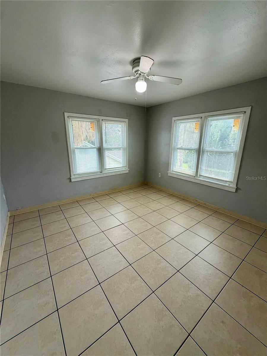 DISTRICT FLA CORP SUB 1 - Residential Lease