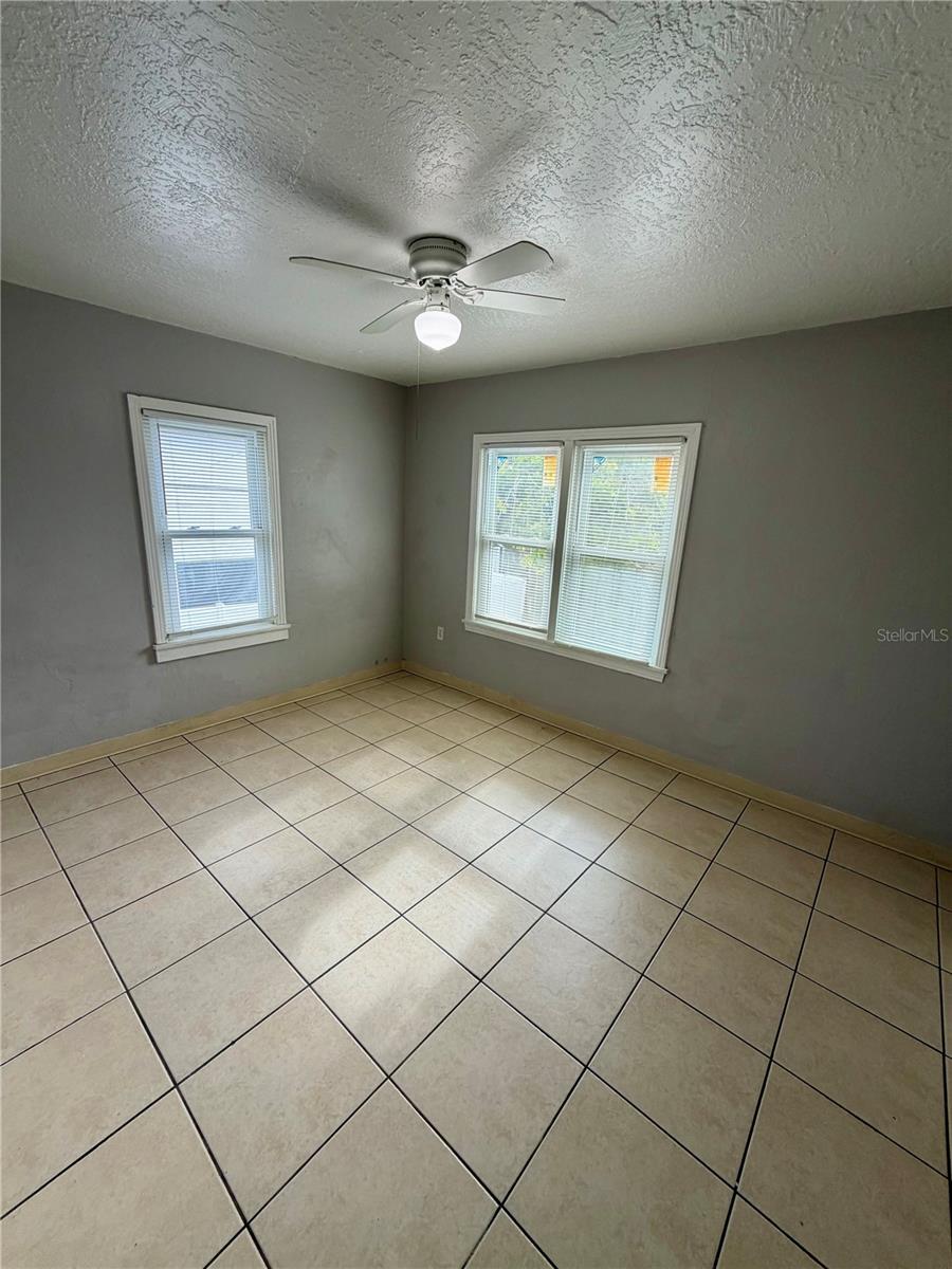 DISTRICT FLA CORP SUB 1 - Residential Lease