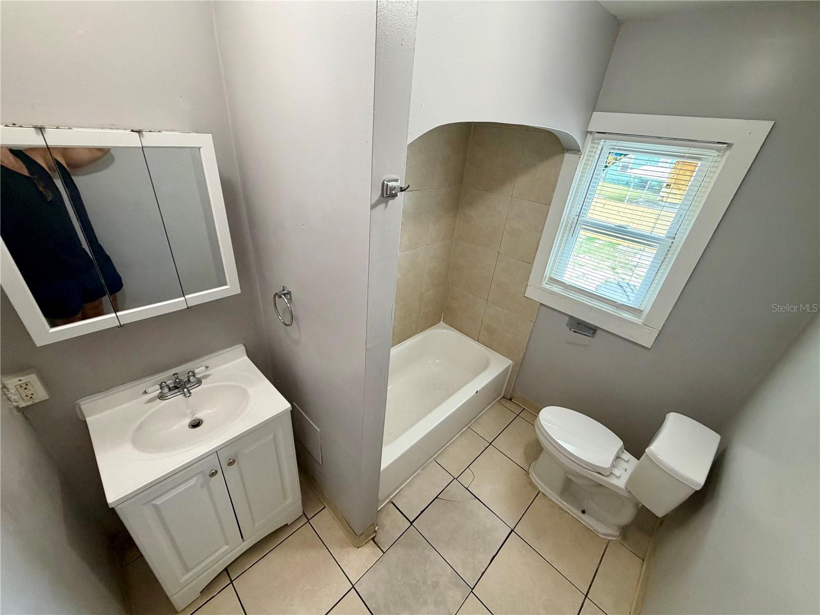 DISTRICT FLA CORP SUB 1 - Residential Lease