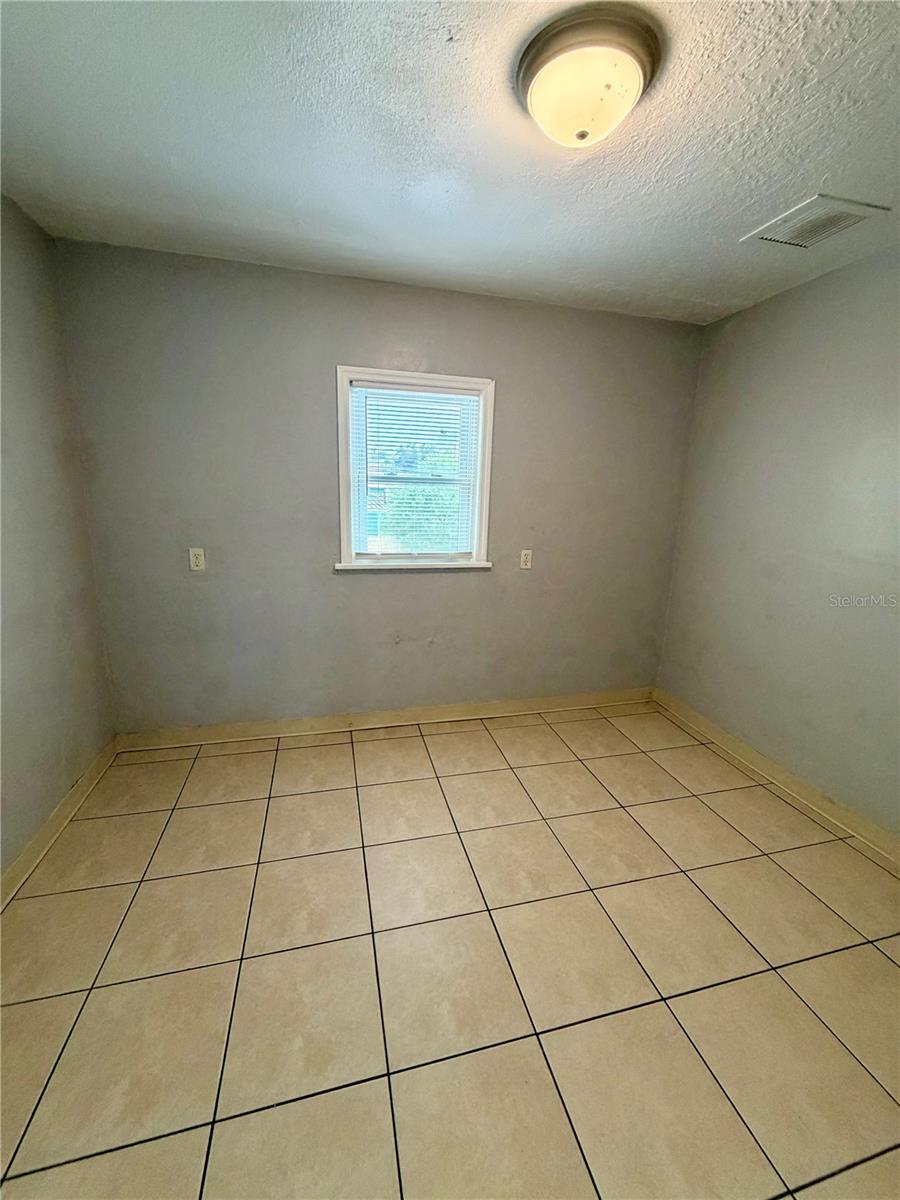 DISTRICT FLA CORP SUB 1 - Residential Lease