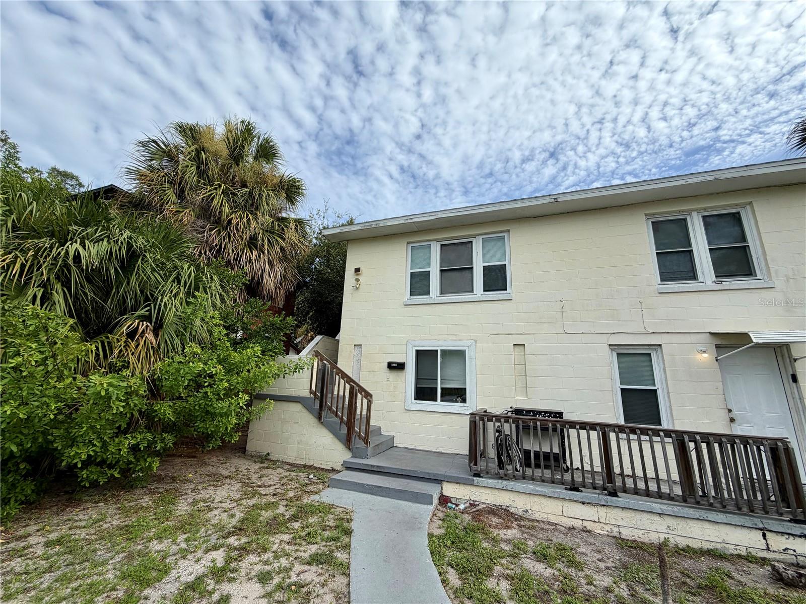 DISTRICT FLA CORP SUB 1 - Residential Lease