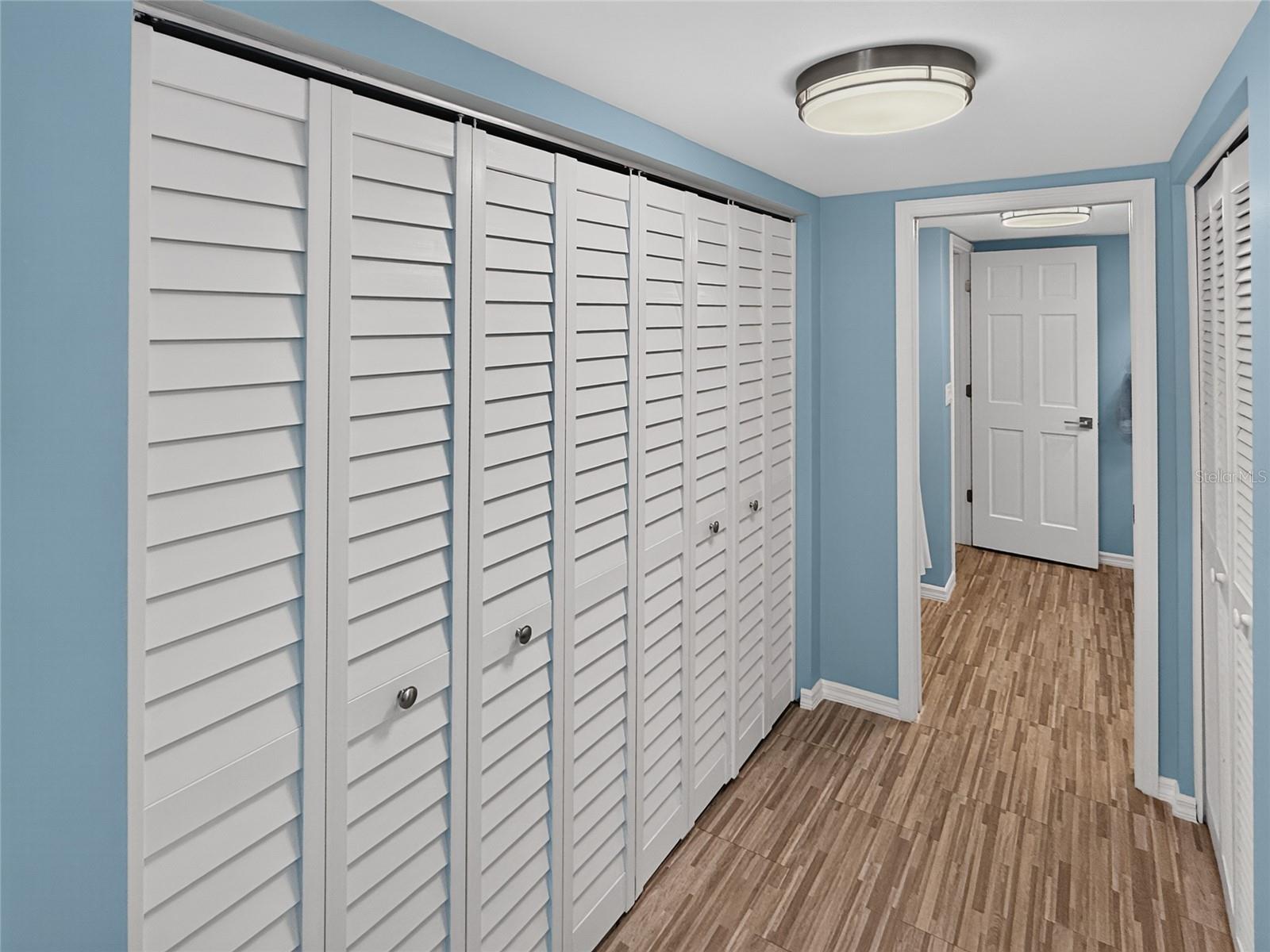 WESTCHESTER LAKE CONDO - Residential