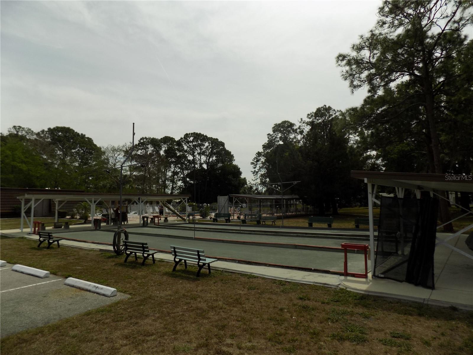 HOLIDAY PARK - Land