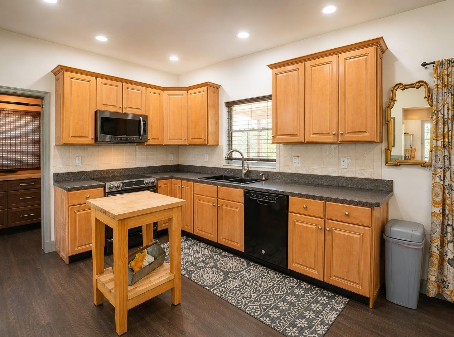 OAK HILL ESTATES - Residential