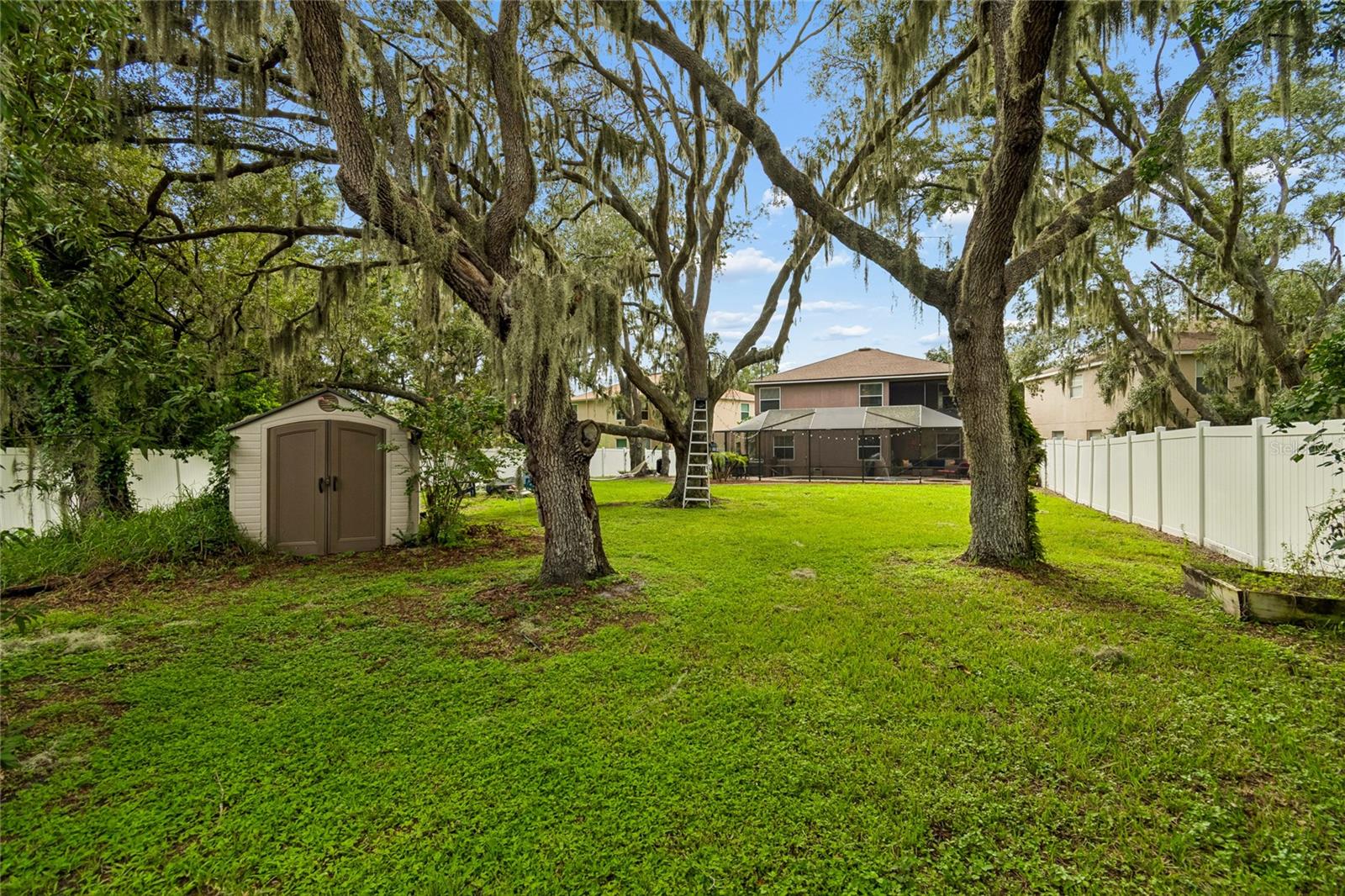 CREEK VIEW - Residential