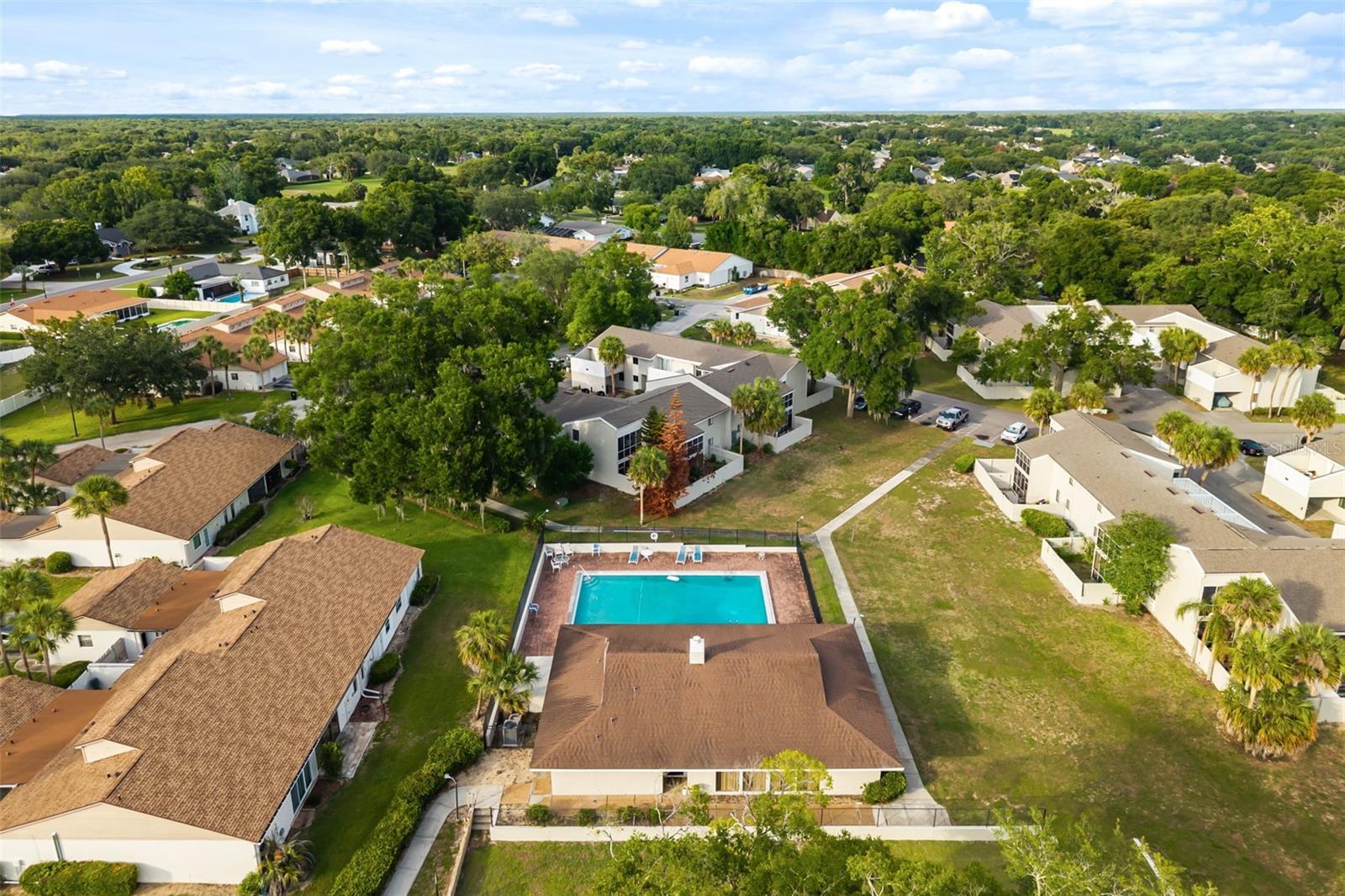 ERROL OAKS CONDO 01 - Residential