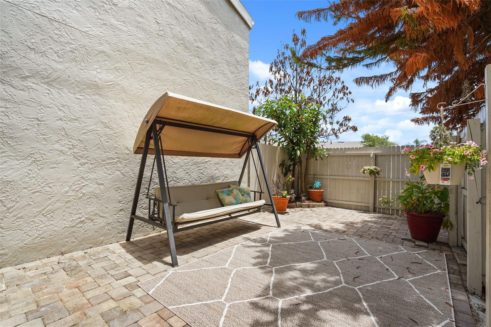 ERROL OAKS CONDO 01 - Residential