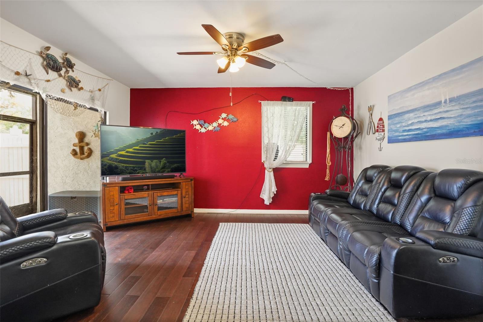 ERROL OAKS CONDO 01 - Residential