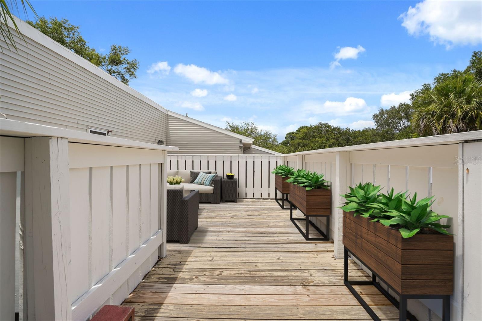 ERROL OAKS CONDO 01 - Residential